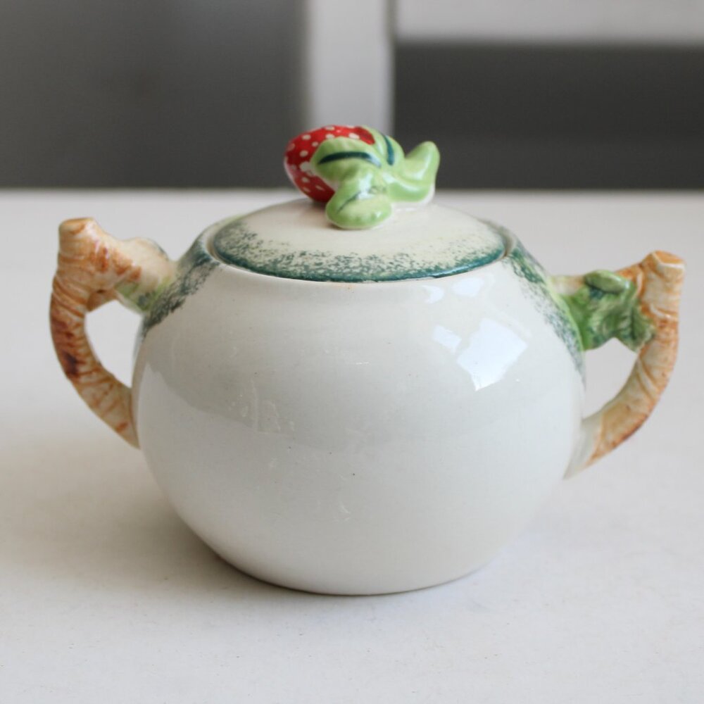 Enesco Vintage 1950s Ceramic Strawberry Sugar Bowl - Picture 3 of 6